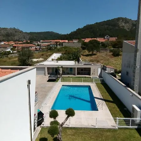 Caso Do Chino - Moradia T4 Com Piscina Penzion *