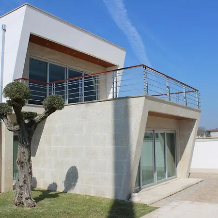 Caso Do Chino - Moradia T4 Com Piscina *