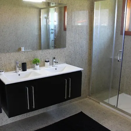 Caso Do Chino - Moradia T4 Com Piscina *