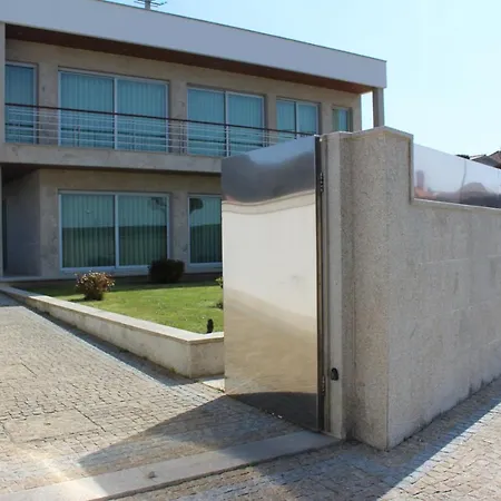 Caso Do Chino - Moradia T4 Com Piscina Konukevi *