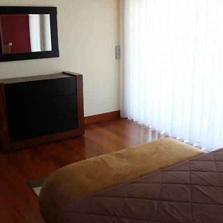 Caso Do Chino - Moradia T4 Com Piscina *