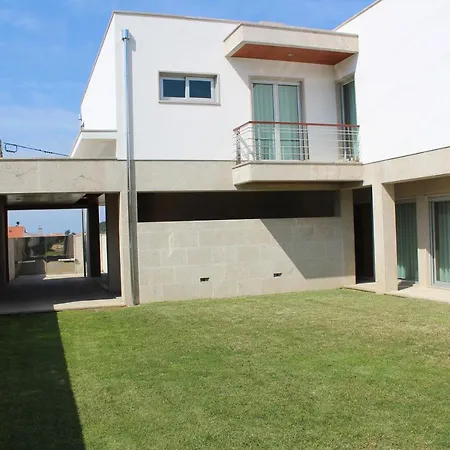 Caso Do Chino - Moradia T4 Com Piscina * Esposende