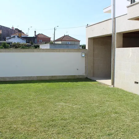 Caso Do Chino - Moradia T4 Com Piscina Konukevi *