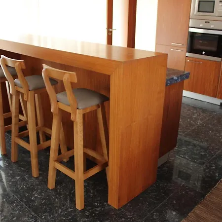 Caso Do Chino - Moradia T4 Com Piscina Konukevi *