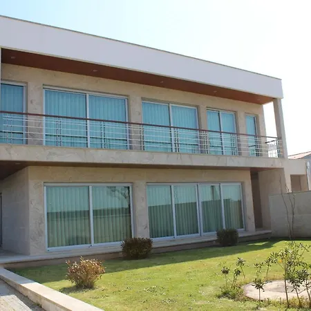 Caso Do Chino - Moradia T4 Com Piscina *