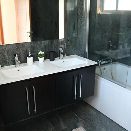 Caso Do Chino - Moradia T4 Com Piscina