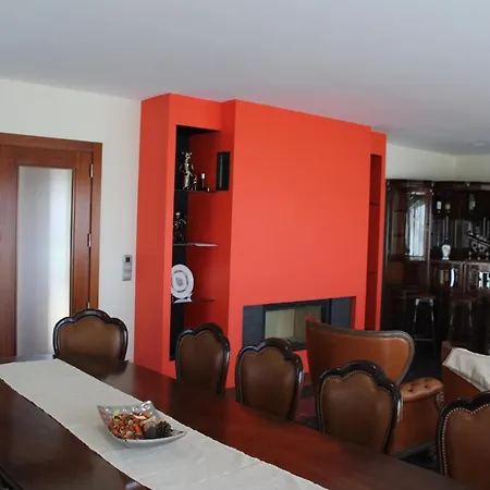 Caso Do Chino - Moradia T4 Com Piscina * Esposende